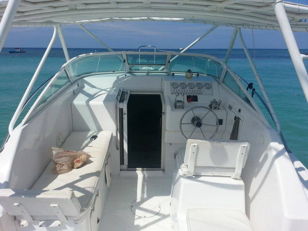 30 ft Fishing Boat: Charter in Roatan