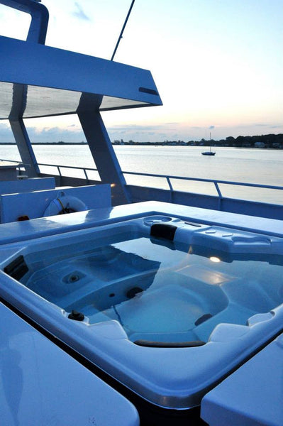 120 ft Roatan Yacht Charter- 4 Hrs Snorkel, Fish and Party