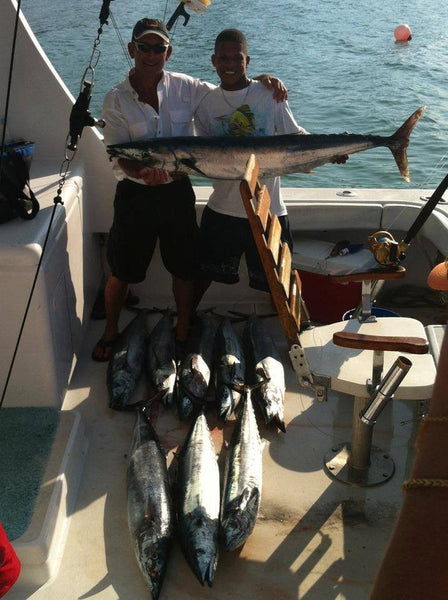 38 ft Roatan Yacht Charter: Snorkel, Fish and Party 4 Hours