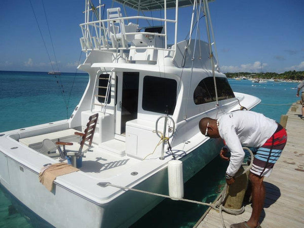 38 ft Roatan Yacht Charter: Snorkel, Fish and Party 4 Hours