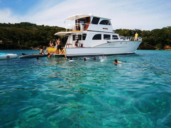 Roatan Private Yacht Charter- 4 Hrs to Snorkel, Jet Ski, Party