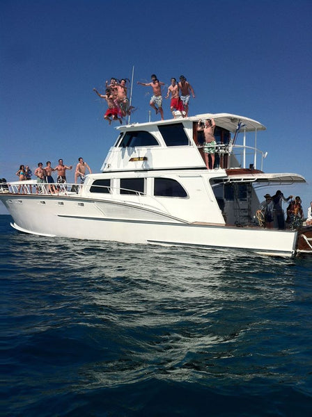 Roatan Private Yacht Charter- 4 Hrs to Snorkel, Jet Ski, Party